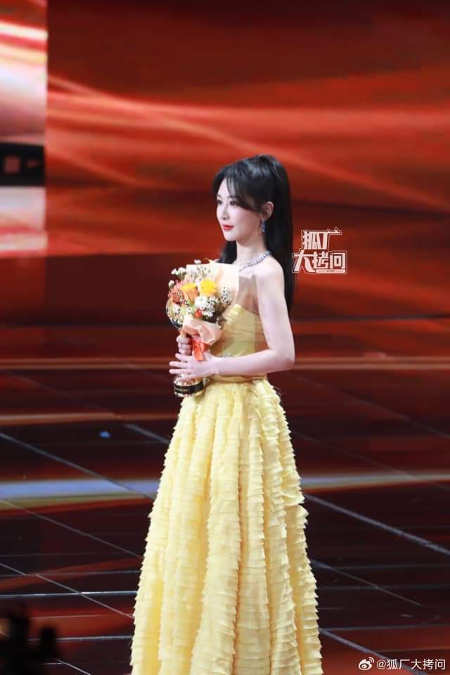 Dương Tử lại "hot" khi 3 lần đạt giải Weibo Queen - Ảnh 4