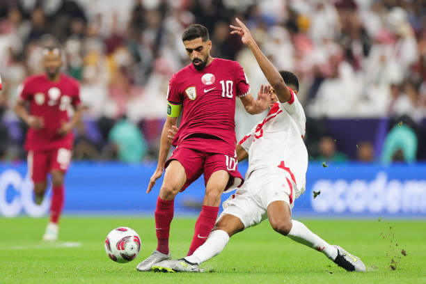 Tuyển Qatar đ&aacute;nh bại tuyển Lebanon ở trận đấu khai mạc VCK Asian Cup 2023. Ảnh: Getty.