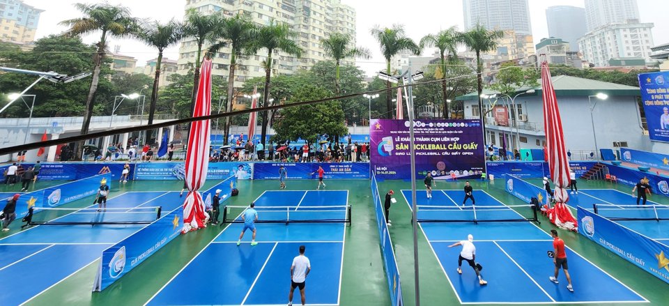 Được biết, đ&acirc;y l&agrave;&nbsp;cụm li&ecirc;n hợp s&acirc;n Pickle ball lớn nhất miền Bắc.