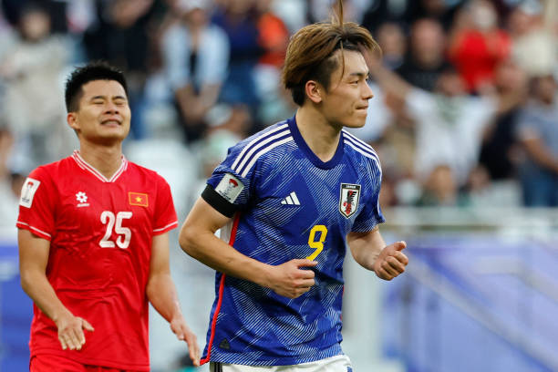B&agrave;n thắng của Ueda gi&uacute;p tuyển Nhật Bản ấn định tỷ số 4-2 trước tuyển Việt Nam.