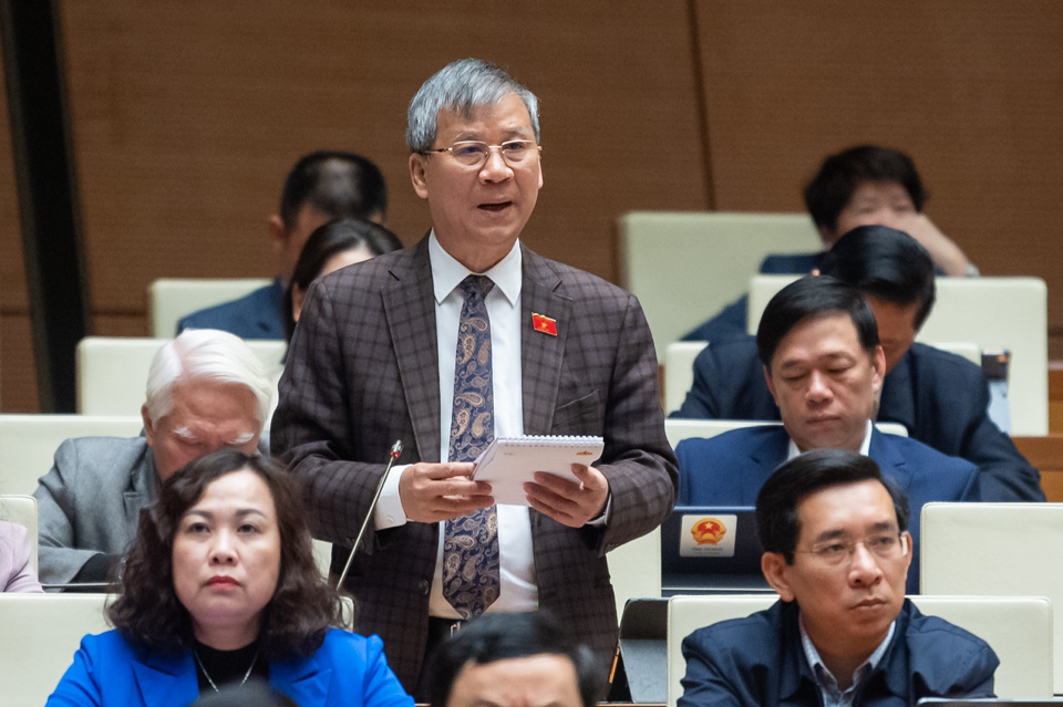 Đại biểu Quốc hội Nguyễn Anh Trí (đoàn Hà Nội) phát biểu ý kiến tại phiên họp. Ảnh: Duy Linh