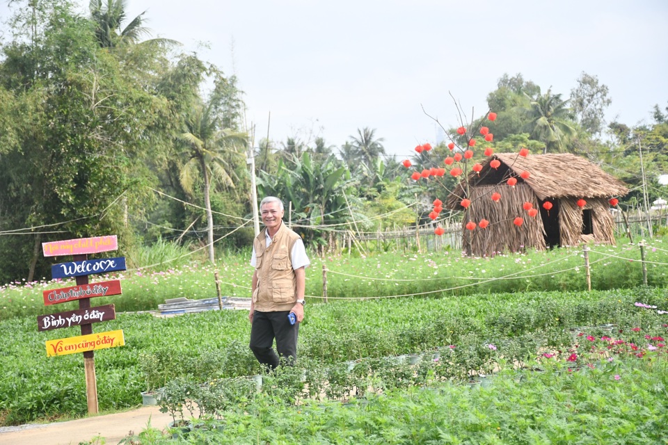 Rau v&agrave; hoa l&agrave; 2 sản phẩm chủ lực của x&atilde; Nghĩa H&agrave;.