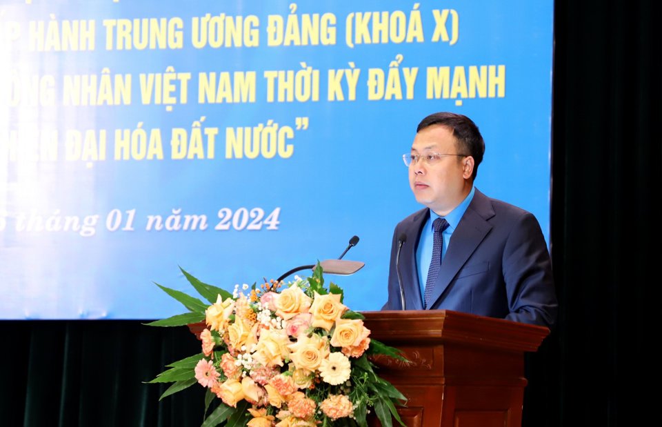 Chủ tịch LĐLĐ TP H&agrave; Nội Phạm Quang Thanh ph&aacute;t biểu khai mạc hội nghị