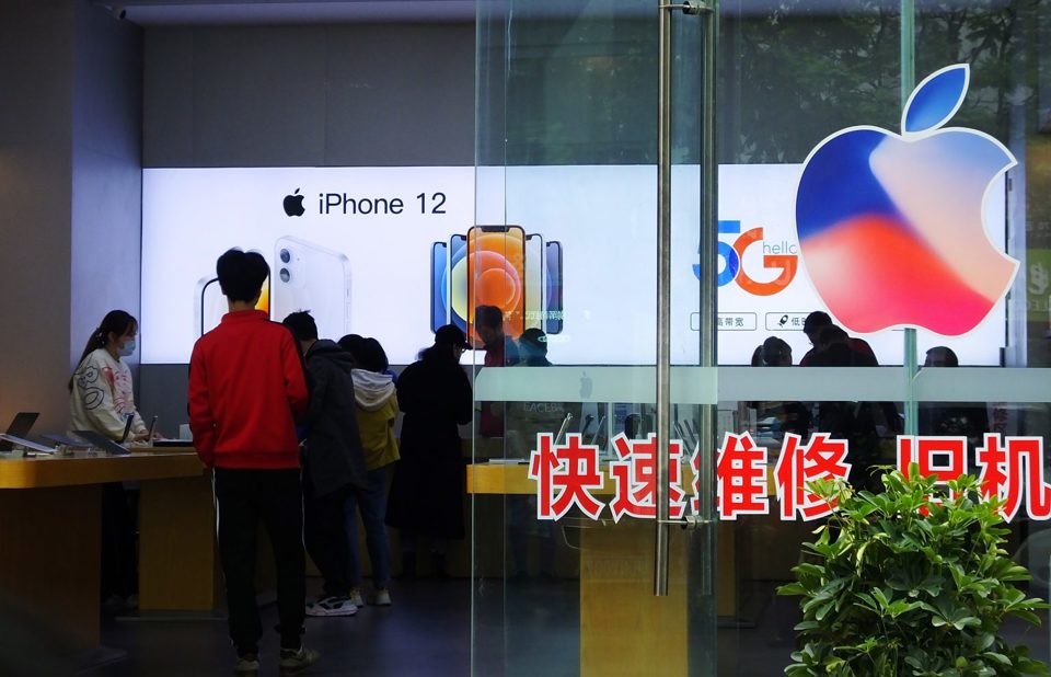 Apple bất ngờ chạy chương tr&igrave;nh giảm gi&aacute; cho iPhone tại Trung Quốc