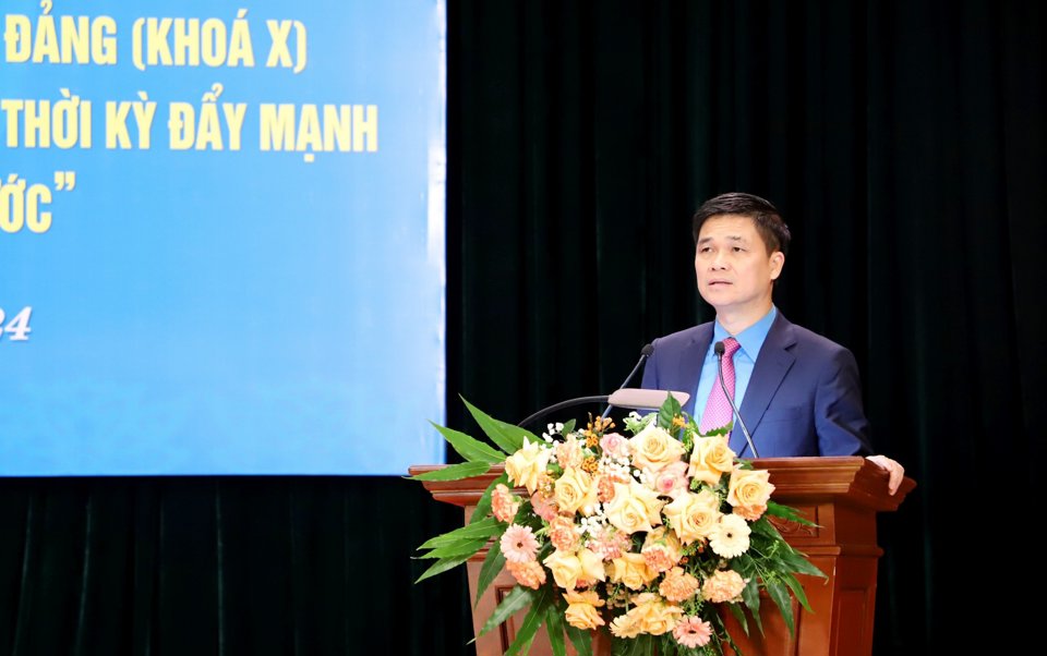 Ph&oacute; Chủ tịch Tổng LĐLĐ Việt Nam Ngọ Duy Hiểu ph&aacute;t biểu tại hội nghị