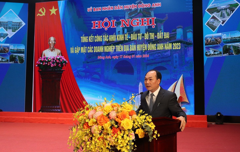 Chủ tịch UBND huyện Đ&ocirc;ng Anh Nguyễn Anh Dũng ph&aacute;t biểu tại hội nghị.