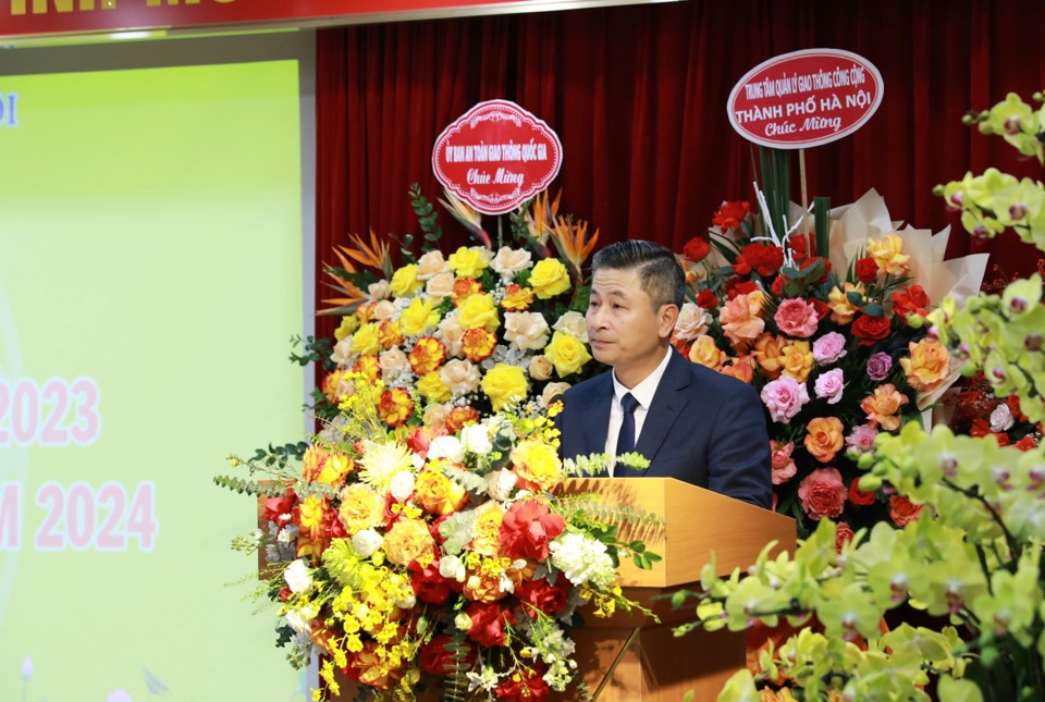 Gi&aacute;m đốc Sở GTVT H&agrave; Nội Nguyễn Phi Thường b&aacute;o c&aacute;o tại hội nghị