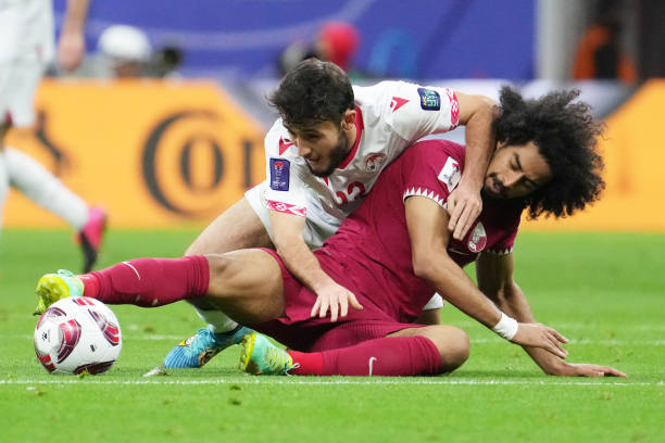 Tuyển Qatar gặp tuyển Tajikistan ở lượt trận thứ 2 bảng A VCK Asian Cup 2023. Ảnh: Getty.&nbsp;