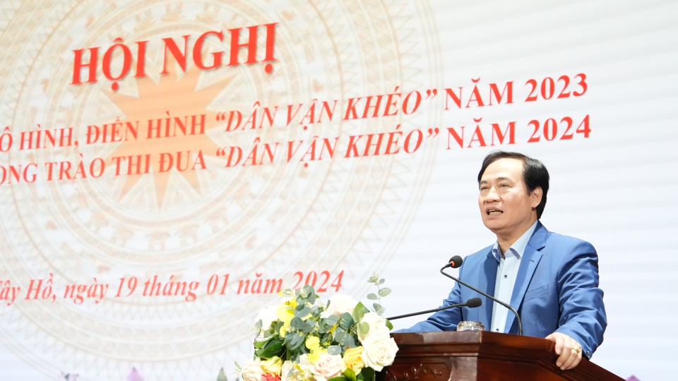 Ph&oacute; B&iacute; thư Thường trực Quận ủy Nguyễn Anh Tuấn ph&aacute;t biểu tại hội nghị.