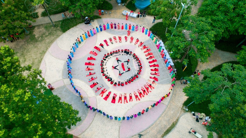 Phụ nữ Ho&agrave;ng Mai t&iacute;ch cực tham gia c&aacute;c hoạt động phong tr&agrave;o.