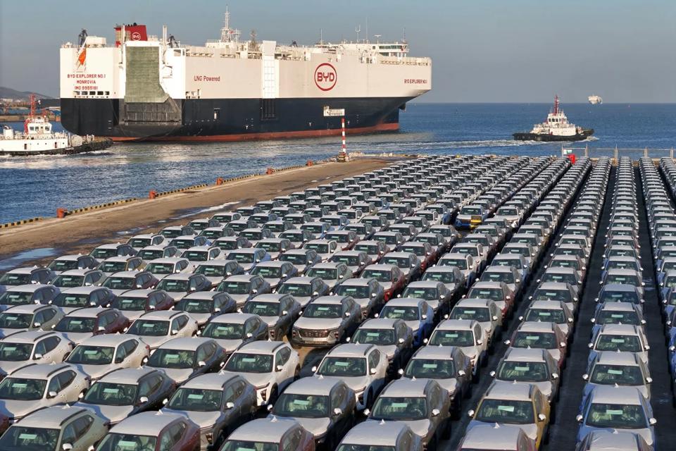 Hơn 5.000 xe điện của BYD được xuất khẩu sang ch&acirc;u &Acirc;u trong tuần n&agrave;y. Ảnh: CNN