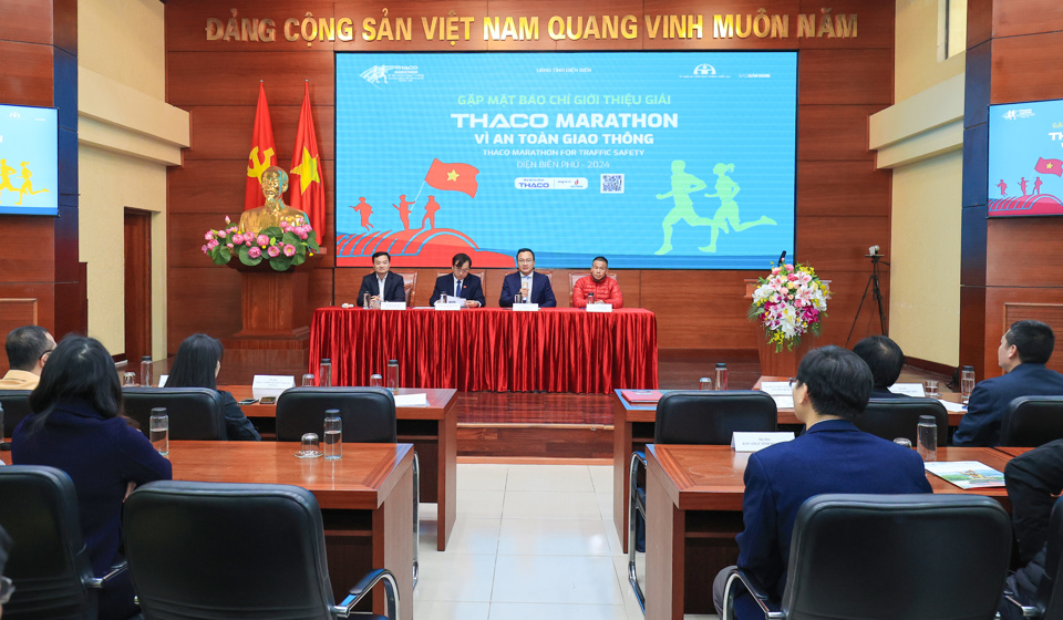 Giải marathon v&igrave; an to&agrave;n giao th&ocirc;ng 2024 c&oacute; cự ly chạy 70km, được tổ chức v&agrave;o ng&agrave;y 14/4 tại TP Điện Bi&ecirc;n Phủ.