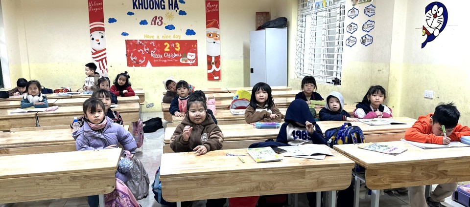 Trường Tiểu học, THCS & THPT Khương Hạ có 20 học sinh khối tiểu học đi học sáng 23/1