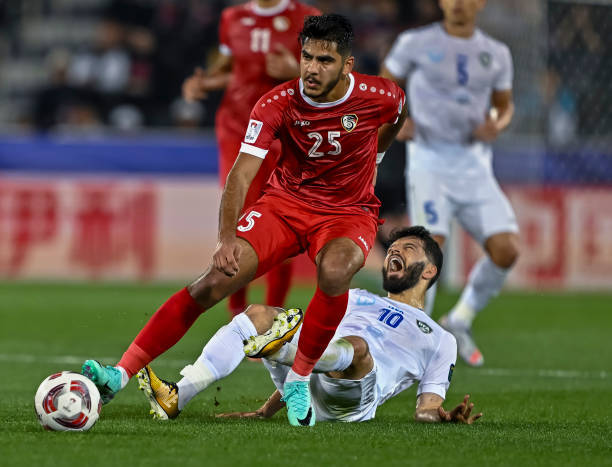 Tuyển Syria v&agrave;o v&ograve;ng 16 đội VCK Asian Cup 2023. Ảnh: Getty.