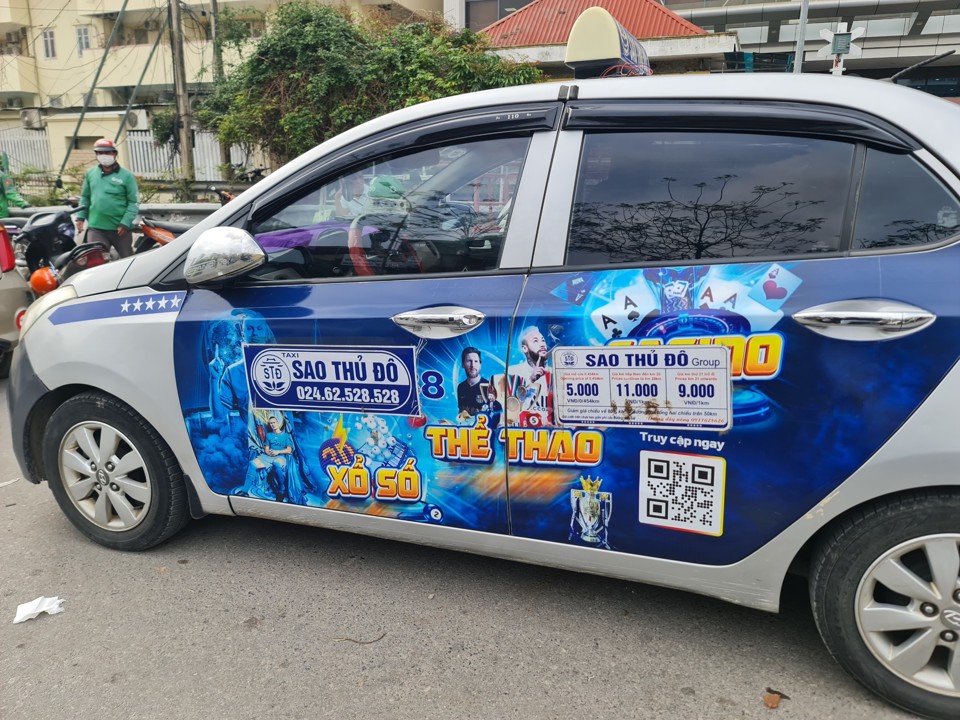 T&igrave;nh trạng quảng c&aacute;o web c&aacute; cược, cờ bạc tr&ecirc;n xe taxi đang ng&agrave;y c&agrave;ng lan rộng.