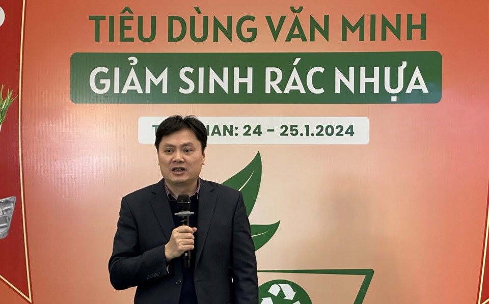 &Ocirc;ng Nguyễn Trung Thắng, Ph&oacute; Viện trưởng Viện Chiến lược, Ch&iacute;nh s&aacute;ch t&agrave;i nguy&ecirc;n v&agrave; m&ocirc;i trường chia sẻ tại sự kiện.