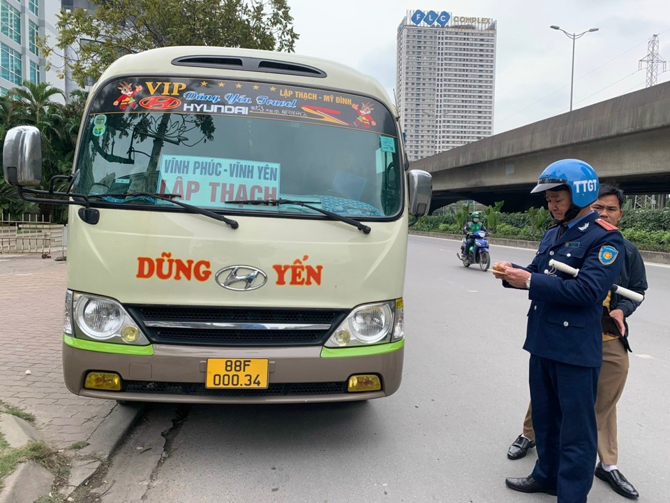 Đội Thanh tra GTVT quận Nam Từ Li&ecirc;m sẽ tiếp tục tăng cường xử l&yacute; vi phạm của xe vận tải h&agrave;nh kh&aacute;ch