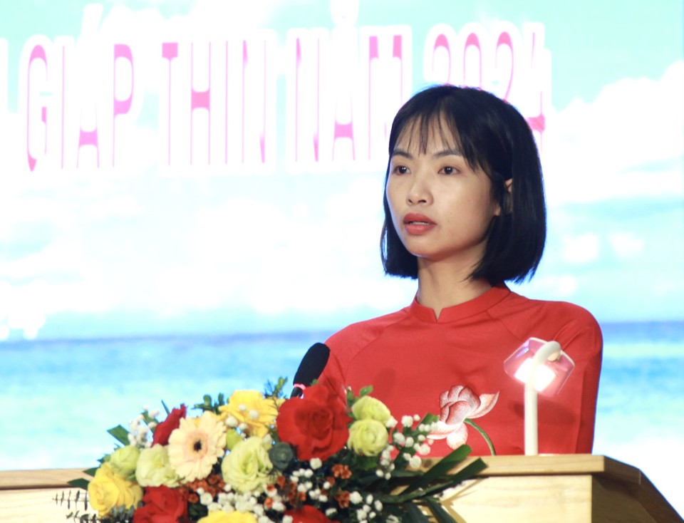 Cô Trần Thị Ngọc Tỉnh, giáo viên Trường THCS Linh Đàm, quận Hoàng Mai chia sẻ nỗi niềm khi làm vợ người lính đảo