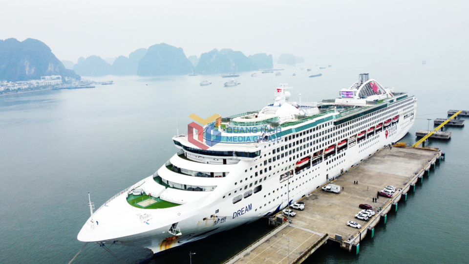 T&agrave;u biển Dream Cruise quay trở lại Hạ Long lần 2 sau đại dịch Covid - 19.