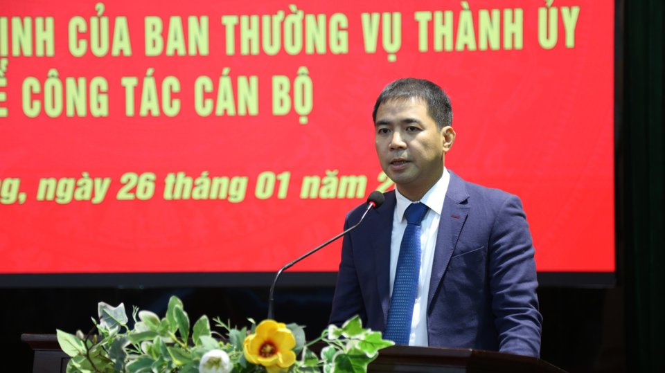 &Ocirc;ng Nguyễn Văn Đức ph&aacute;t biểu nhận nhiệm vụ tại hội nghị.