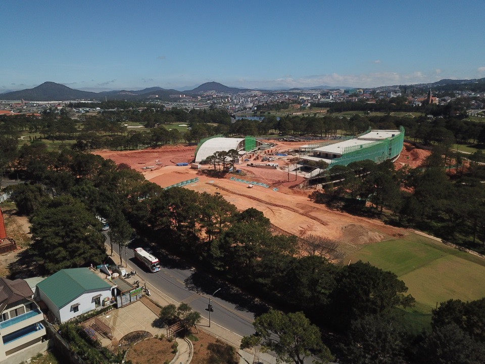 Khu s&acirc;n golf Đồi C&ugrave; (Dalat Palace Golf Club), thuộc dự &aacute;n Khu nghỉ m&aacute;t Đ&agrave; Lạt do CTCP Ho&agrave;ng Gia ĐL l&agrave;m chủ đầu tư. Ảnh:&nbsp;Dũng Nguyễn