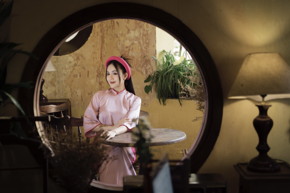 Nữ DJ sinh năm 2000 đắt show nhất Việt Nam gây sốc khi mặc áo dài - Ảnh 5