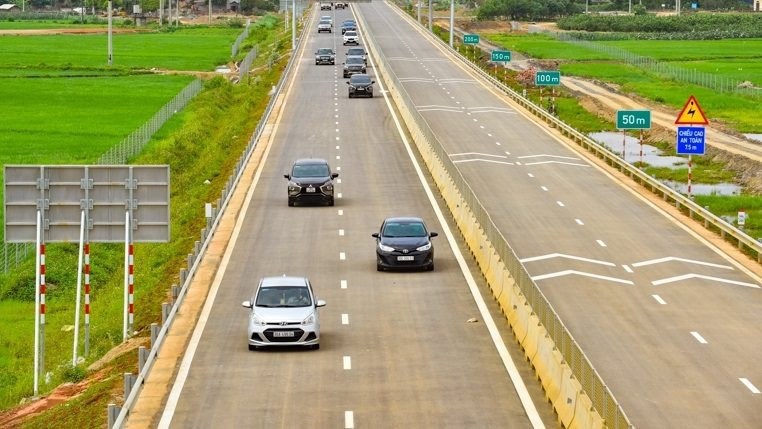 Kiến nghị n&acirc;ng tốc độ tối đa l&ecirc;n 90km/h đối với 9 tuyến cao tốc 4 l&agrave;n xe.&nbsp;