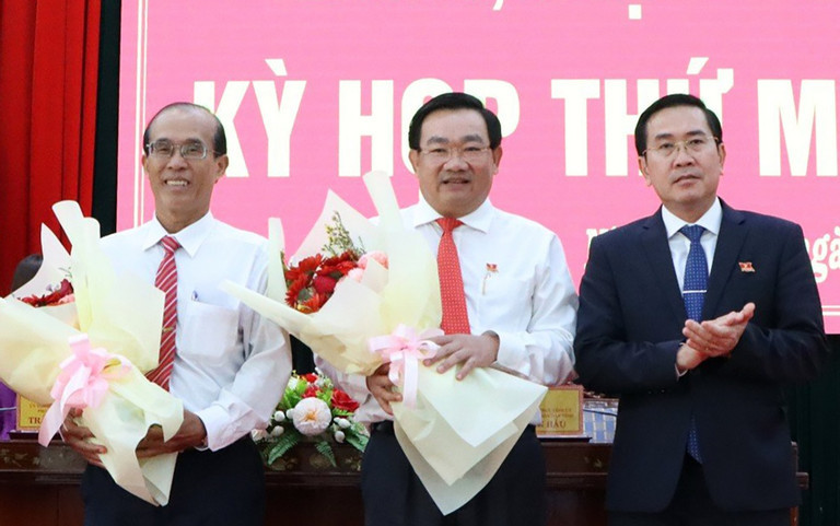 Ph&oacute; Chủ tịch UBND tỉnh Ninh Thuận Trịnh Minh Ho&agrave;ng (đứng giữa). &nbsp;