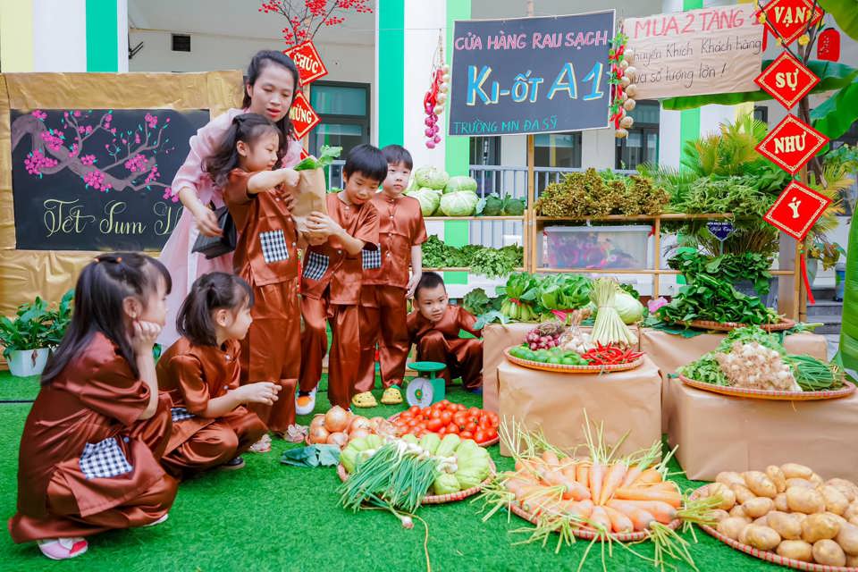 Học sinh Trường Mầm non Đa Sỹ- Hà Đông tham gia phiên chợ Tết