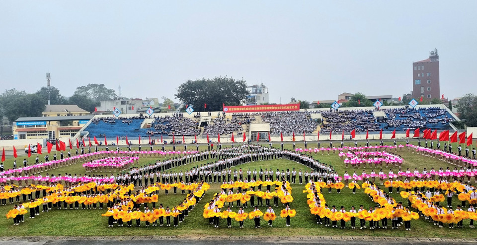 Hơn 1.000 học sinh thị xã Sơn Tây tham gia Hội khỏe Phù Đổng - Ảnh 1