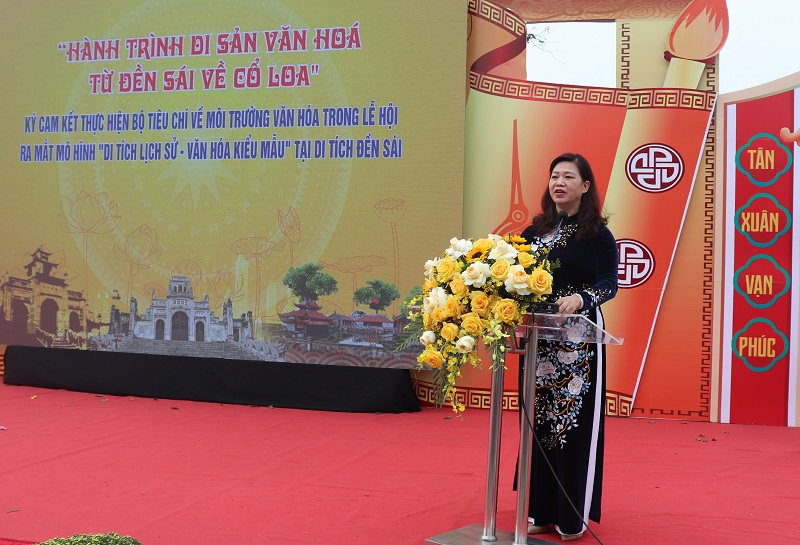 Ph&oacute; Chủ tịch UBND huyện Đ&ocirc;ng Anh Nguyễn Thị T&aacute;m ph&aacute;t biểu tại buổi lễ.