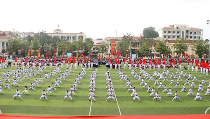 Biểu diễn Karatedo của các võ sinh Câu lạc bộ Karatedo Đặng Dũng – TP Đông Yên.