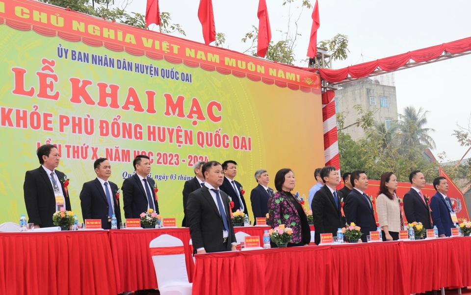 C&aacute;c đại biểu tham dự lễ khai mạc Hội khỏe Ph&ugrave; Đổng huyện Quốc Oai lần thứ X.
