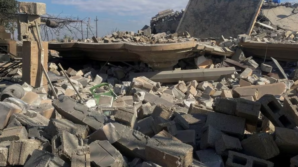 H&igrave;nh ảnh một t&ograve;a nh&agrave; bị ph&aacute; hủy tại địa điểm xảy ra cuộc kh&ocirc;ng k&iacute;ch của Mỹ ở al-Qaim, Iraq ng&agrave;y 3/2/2024. Ảnh: Reuters