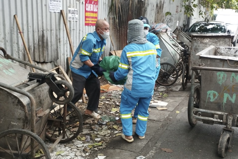 Trong dịp n&agrave;y, Chi nh&aacute;nh Hai B&agrave; Trưng y&ecirc;u cầu c&aacute;c đơn vị huy động tối đa phương tiện, người lao động tham gia đảm bảo vệ sinh m&ocirc;i trường tr&ecirc;n địa b&agrave;n.