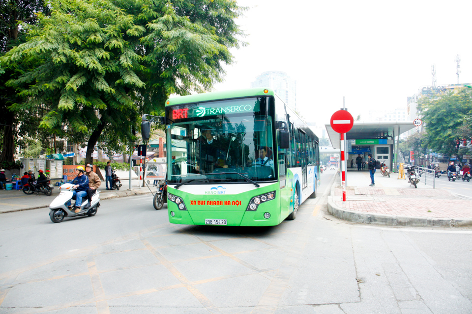 Xe bu&yacute;t BRT tuyến H&agrave; Đ&ocirc;ng - Kim M&atilde;. Ảnh: Hải Linh