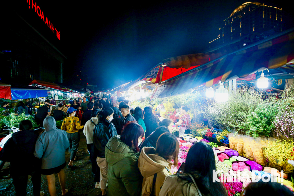 Khung cảnh nhộn nhịp tại chợ Hoa lớn nhất Thủ đô dịp cận Tết - Ảnh 4