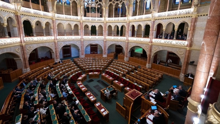 Quốc hội Hungary ng&agrave;y 5/2 đ&atilde; ho&atilde;n cuộc bỏ phiếu ​​về việc ph&ecirc; chuẩn tư c&aacute;ch th&agrave;nh vi&ecirc;n NATO của Thụy Điển. Ảnh: AP