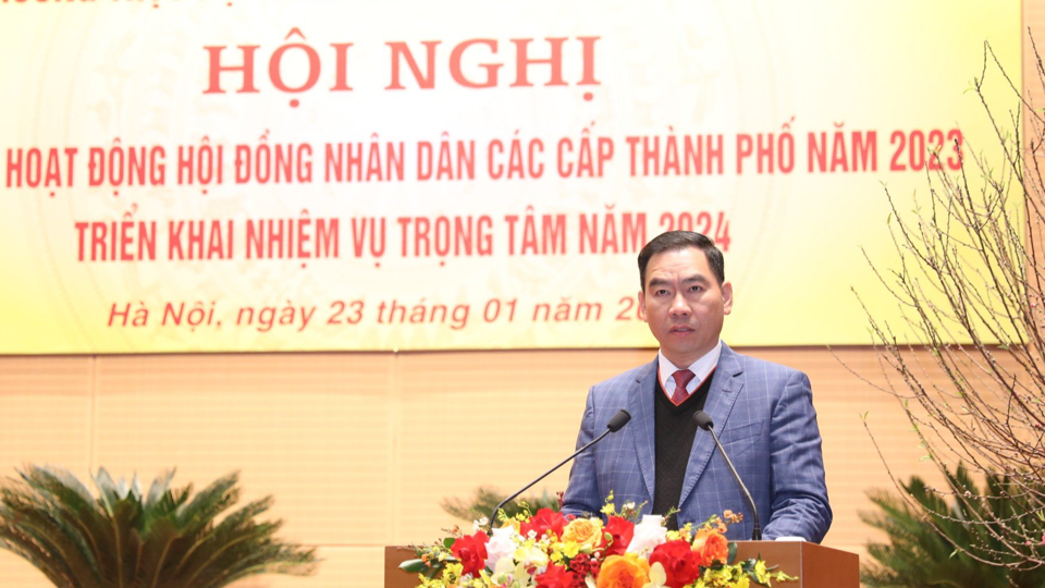 Chủ tịch HĐND huyện Thường T&iacute;n Tạ Hữu Thọ trao đổi về hoạt động gi&aacute;m s&aacute;t của HĐND huyện