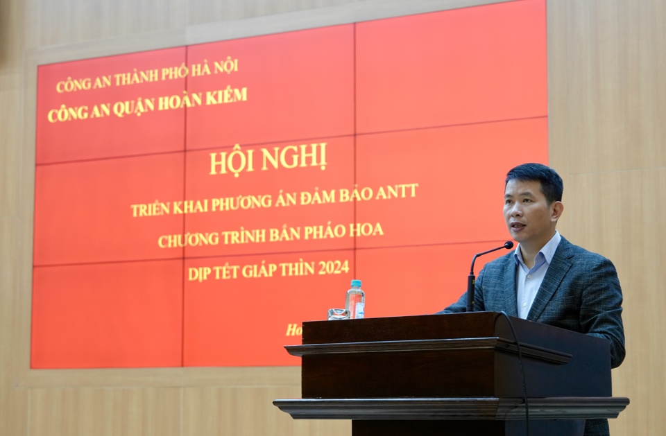 Chủ tịch UBND Phạm Tuấn Long ph&aacute;t biểu tại hội nghị.