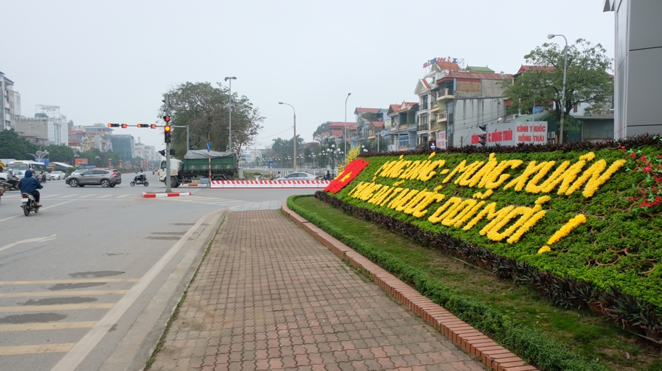 Những ng&agrave;y cuối năm, Tết Gi&aacute;p Th&igrave;n 2024 cận kề, nhiều miền qu&ecirc; n&ocirc;ng th&ocirc;n mới ở H&agrave; Nội như được &ldquo;kho&aacute;c&rdquo; l&ecirc;n m&igrave;nh tấm &aacute;o mới rực rỡ sắc m&agrave;u.