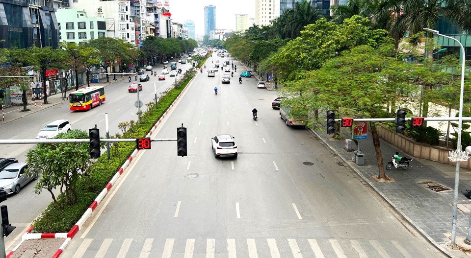 Đường Trần Duy Hưng h&agrave;ng ng&agrave;y lu&ocirc;n l&agrave; ''điểm n&oacute;ng'' giao th&ocirc;ng, nay bỗng vắng vẻ lạ thường trong ng&agrave;y cuối c&ugrave;ng của năm Qu&yacute; M&atilde;o