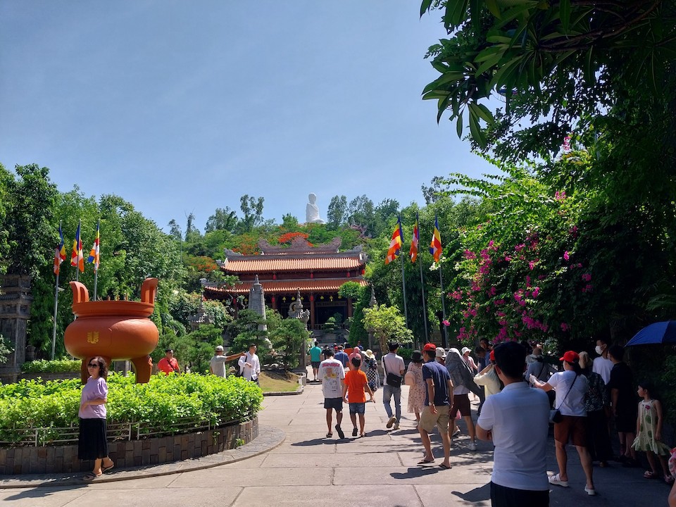 Đi lễ chùa, xin lộc đầu năm: Nét đẹp văn hóa của người Việt - Ảnh 3