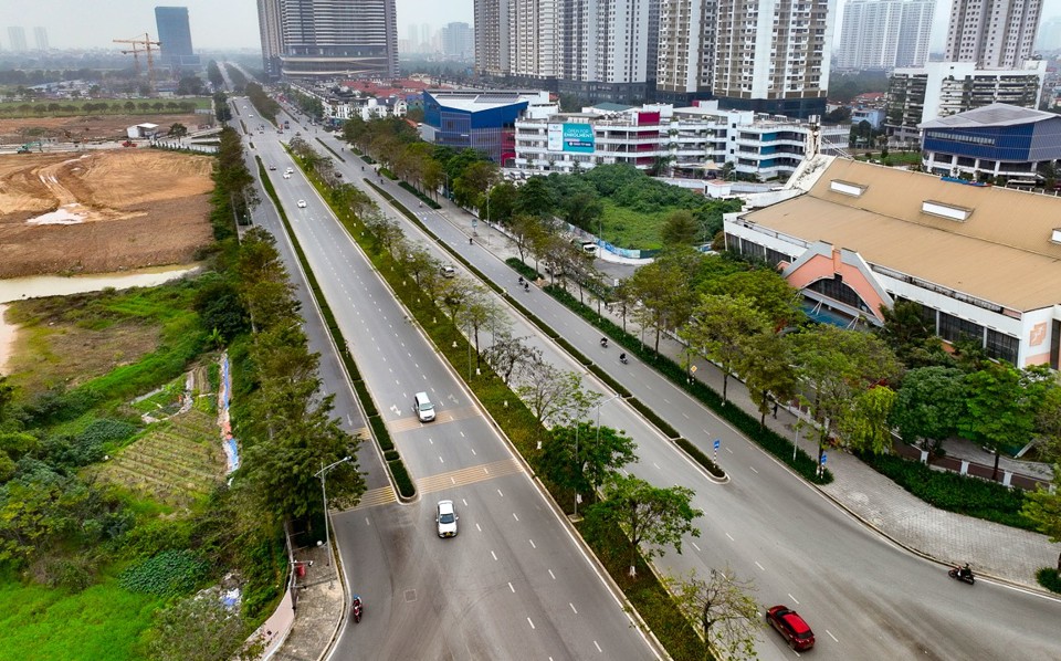 Đường phố Hà Nội vắng vẻ, thông thoáng trong ngày cuối cùng năm Quý Mão - Ảnh 3