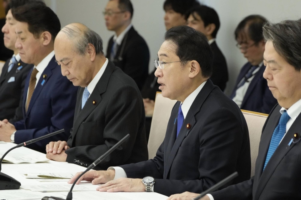 Thủ tướng Nhật Bản Fumio Kishida thảo luận về hệ thống tuyển chọn người lao động nước ngo&agrave;i mới tại Tokyo. Ảnh: The Japan Times