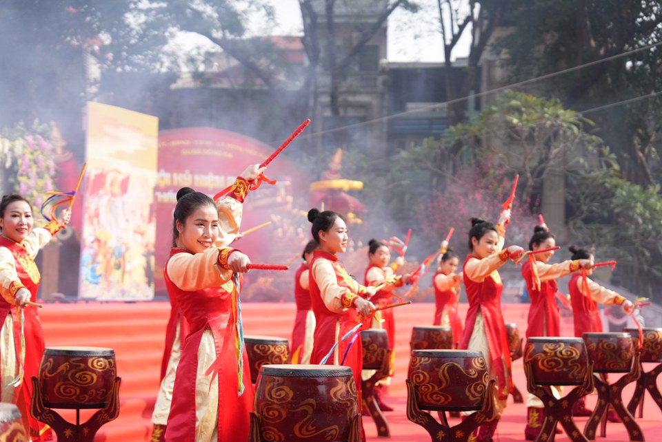 Trống hội ch&agrave;o mừng. Ảnh: Lại Tấn