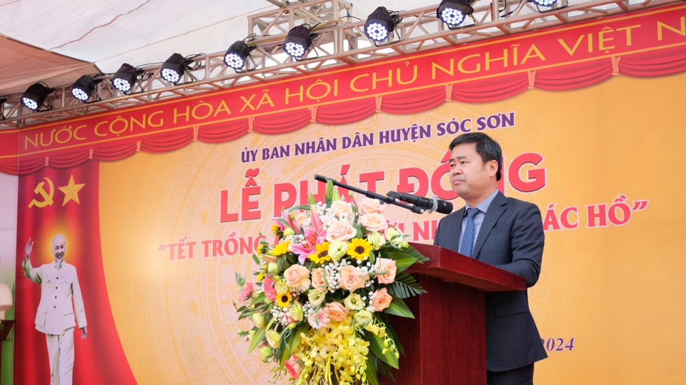 Ph&oacute; Chủ tịch UBND huyện S&oacute;c Sơn Đỗ Minh Tuấn ph&aacute;t biểu tại lễ ph&aacute;t động.