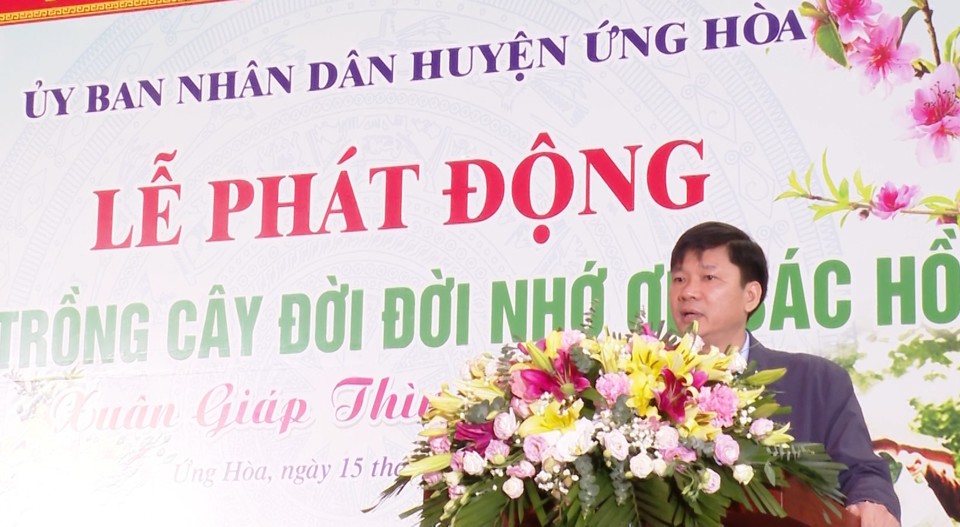 Ph&oacute; Chủ tịch UBND huyện Ứng H&ograve;a Nguyễn Văn Định ph&aacute;t biểu tại Lễ ph&aacute;t động. Ảnh: Minh An