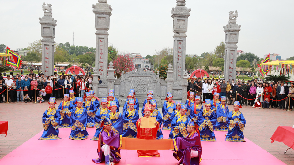 Lễ tế diễn ra trang nghi&ecirc;m tại Đền Xương Giang.