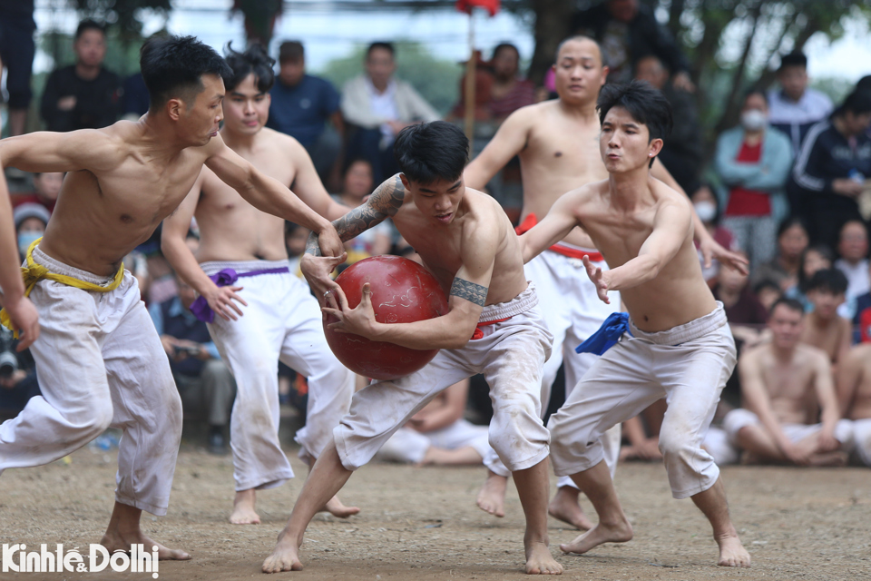 Người tham dự hội vật cầu c&oacute; sức khỏe, c&oacute; tinh thần thi đấu thể thao thượng v&otilde;.